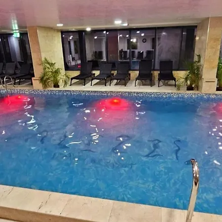 Azizi Pool & Piscina Incalzita * Navodari