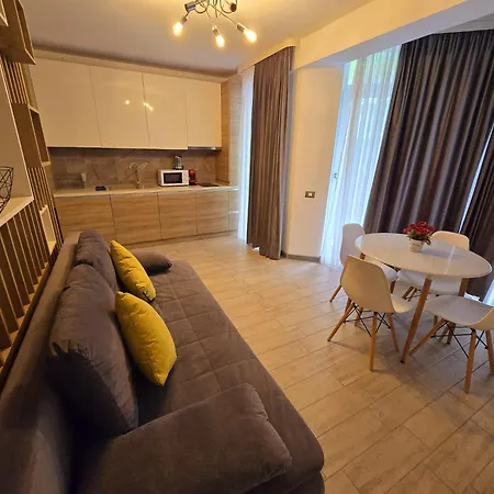 Azizi Pool & Piscina Incalzita Apartment