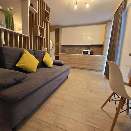 Apartment Azizi Pool & Piscina Incalzita