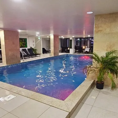 Apartament Azizi Pool & Piscina Incalzita