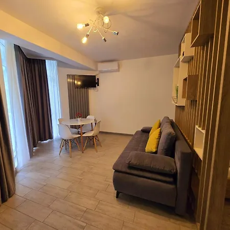 Apartment Azizi Pool & Piscina Incalzita *