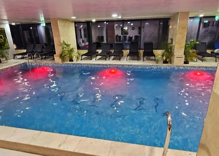 Azizi Pool&spa Piscina Incalzita * Năvodari