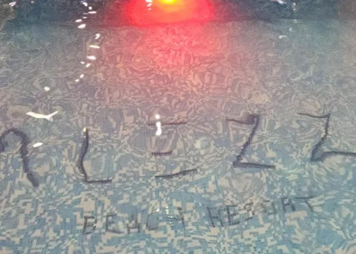 Azizi Pool&spa Piscina Incalzita