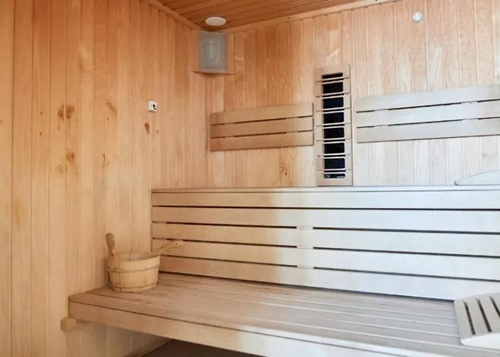 Azizi Pool&spa Piscina Incalzita *