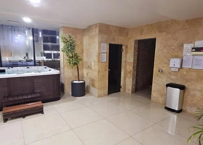 Azizi Pool&spa Piscina Incalzita * Năvodari