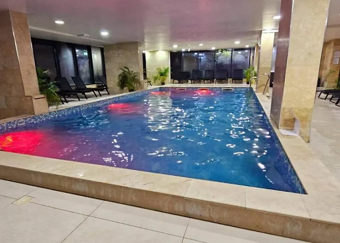 Azizi Pool&spa Piscina Incalzita * Năvodari