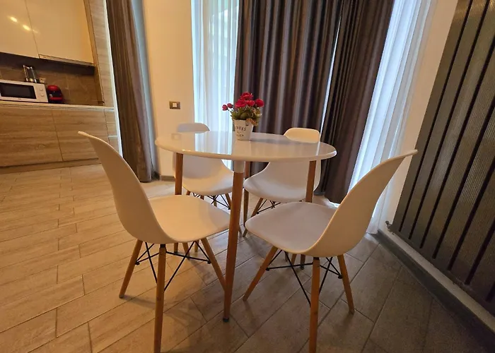 Azizi Pool&spa Piscina Incalzita *