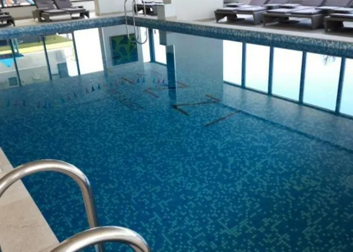 Azizi Pool&spa Piscina Incalzita