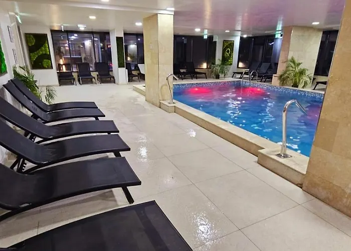 Azizi Pool&spa Piscina Incalzita Appartamento Năvodari